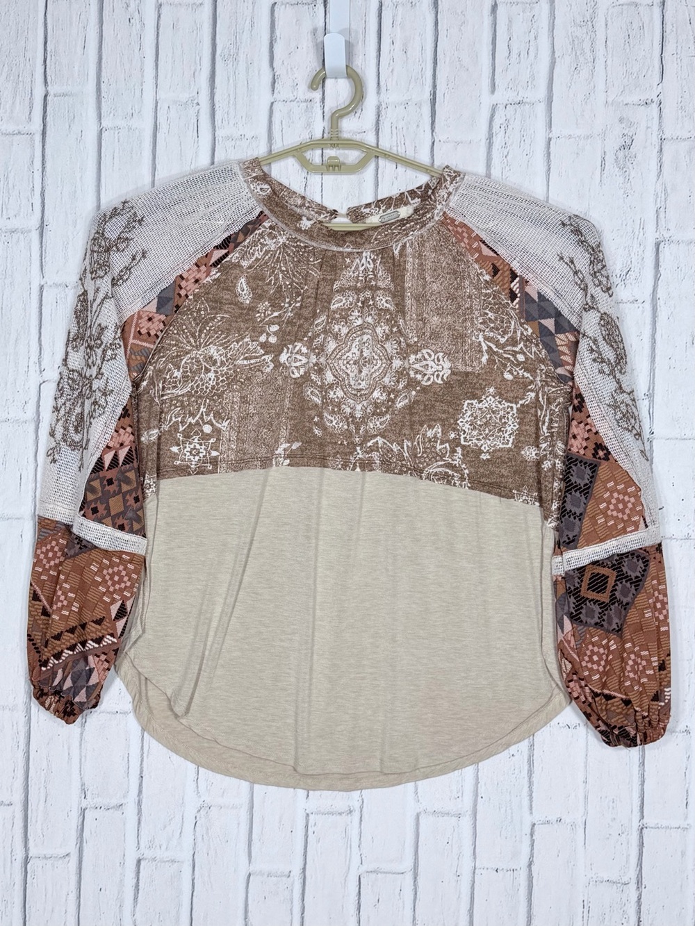 🪶 Gimmicks by BKE Boho Patchwork Mesh Sleeve Top Brown Cream Small